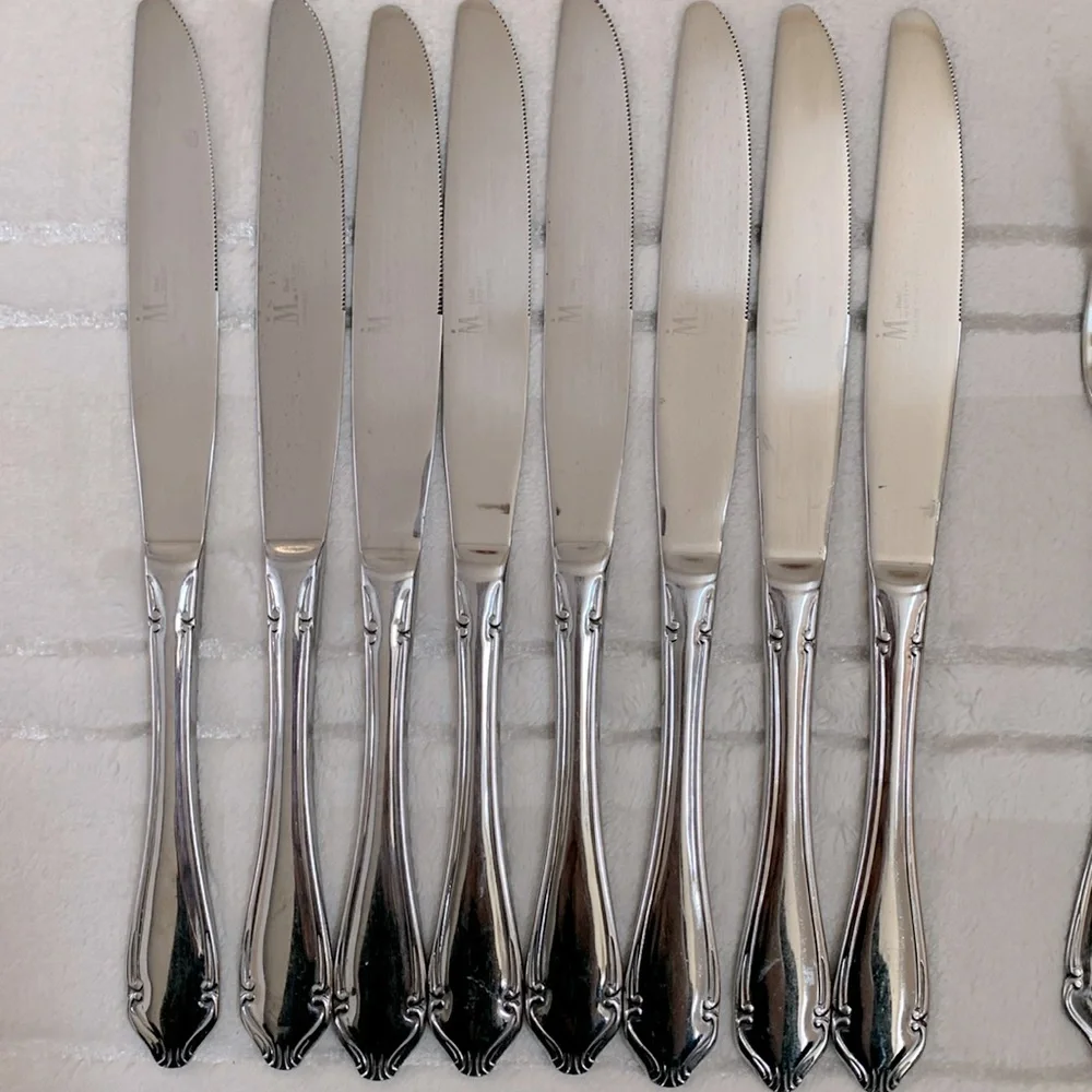 Isaac Mizrahi Elegant Stainless Silver Flatware 43 Pieces Cutlery Set